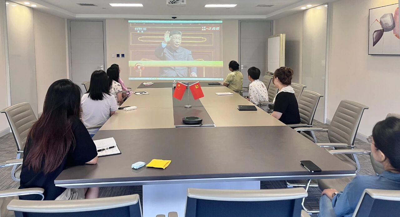 路浩党支部组织集中观看抗战胜利80周年纪念大会1.jpg 路浩党支部组织集中观看抗战胜利80周年纪念大会1.jpg